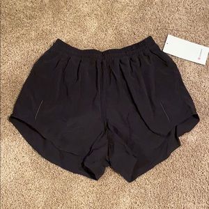 NWT Black Lululemon Always Airy Run Short - size 6